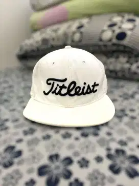 Topi Titleist Snapback Original Putih – Elegan & Sporty preloved
