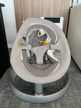 Nuna Leaf Grow Baby Bouncer With Toybar