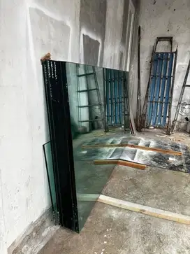 Kaca tempered bekas