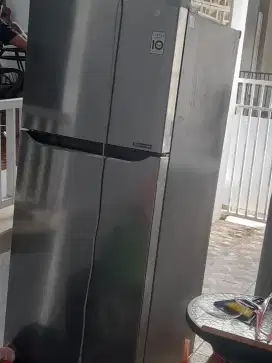 Kulkas LG 2 pintu inverter