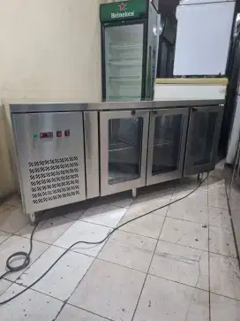 Under Counter Chiller
Glassdoor 3 Pintu
Custom
Uk 180x75x85, Normal