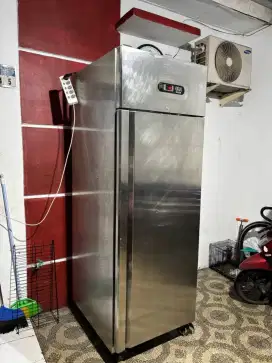 Upright chiller 1 pintu for dough/adonan merk GEA
15 tray uk 40x60