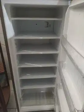 Freezer 1 Pintu 171L dengan Bio Shield dan Rak Tempered Glass
