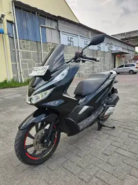 Honda PCX 150 ABS Hitam 2018