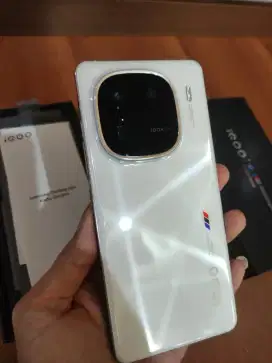 IQoo 12 Ram 16+16 / 512GB snapdragon 8 gen 3