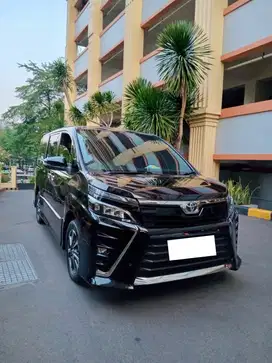 TOYOTA VOXY 2.0 2019 Hitam AT Mulus Seperti Baru Full Original