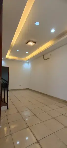 Disewakan Rumah di Kebayoran lama lt 90 m2 lb 180 m2 ada 3+1 kt 2 km