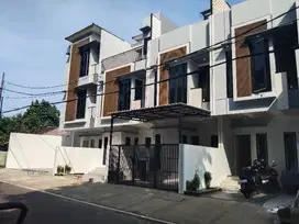 Rumah Mewah 2 menit Universitas  yarsi &  UMJ CAMPAKA putih Jakpus