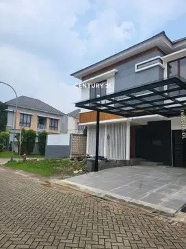 Rumah Sudah Renovasi Siap Huni Ada Kolam Renang Di Discovery