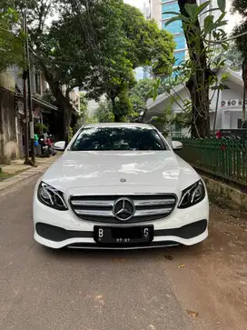 Mercedes benz E250 2017 white putih mercy e250 2018 e250 2016 jual bu