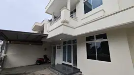 DIJUAL CEPAT Rumah di TAMAN GOLF BARAT Modernland