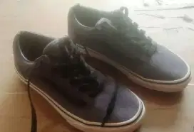 Rp 219rb, Sneakers Vans Kids, Ori, Sz 35,Insole 22 cm,Made in Cambodia