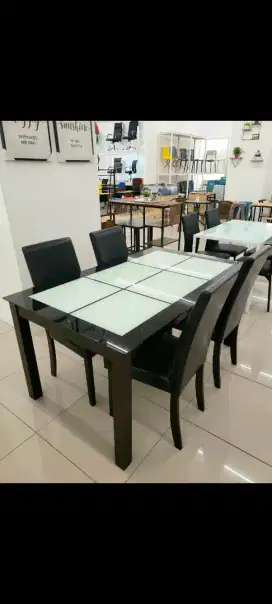 Kredit Meja Makan