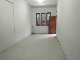 Disewakan Rumah 2 lantai akses jalan semobil sayap Banteng Lodaya
