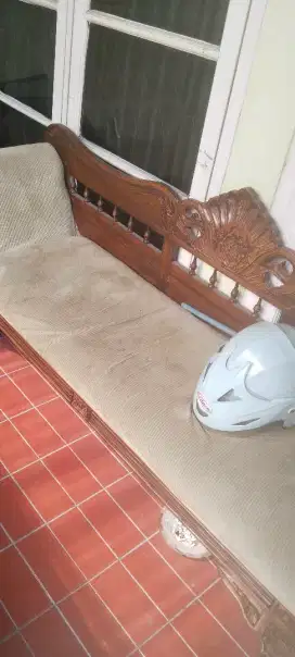 Kursi dari kayu jati
