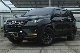 FORTUNER 2.4 VRZ TRD SPORTIVO AT MATIC 2021 2017 GR