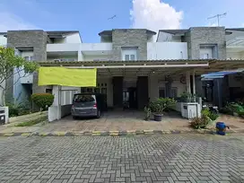 Rumah siap huni, Renovasi, semi furnished, di Perum Premier Village