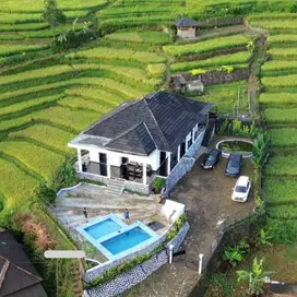 VILLA MONOCHROME FURNISH DI PUNCAK 2 BOGOR MASIH AKTIF DISEWAKAN