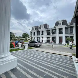 DIJUAL VILLA JALAN KAPTEN SUMARSONO KOMPLEK CITRALAND HELVETIA