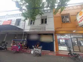 DISEWAKAN RUKO STRATEGIS JL SUNANDAR PRIYO DEKAT PASAR LARANGAN