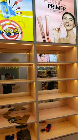 Dijual Rak Kosmetik beserta Meja Cashier