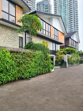 Rumah Dijual Kemang. Brand New Unit + Private Pool. NEGO
