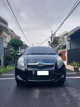 Yaris E At 2010 (Istimewa) Hitam Metalik