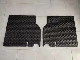 Karpet mobil TOYOTA INNOVA ZENIX Q HYBRID (Bekas)
