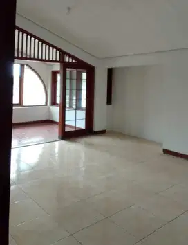 Rumah Besar 3 Lantai Terawat di Setrasari Bandung Utara