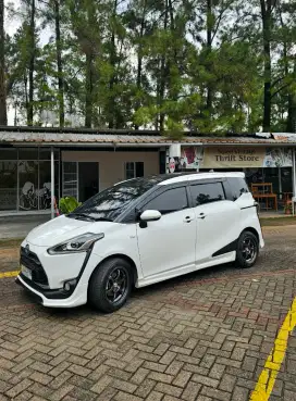 Toyota Sienta Q Matic Putih