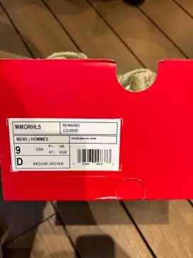 Di jual rugi sepatu NB