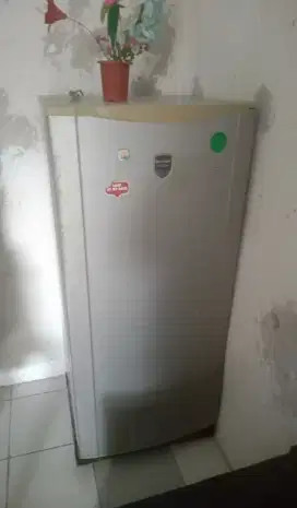 Kulkas sharp 1 pintu