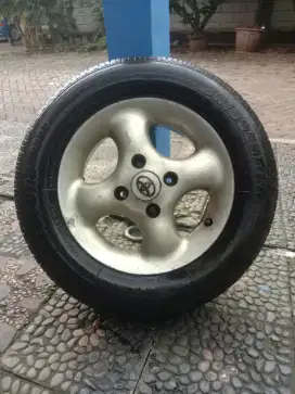 Ban dan Velg Cadangan