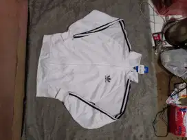 Tracktop jaket olahraga