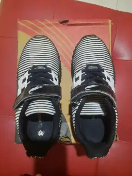 Sepatu preloved crocodile no 33