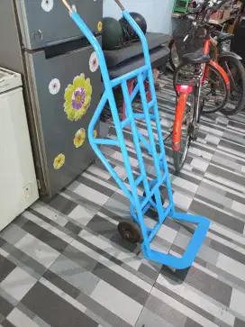 Troli barang besi