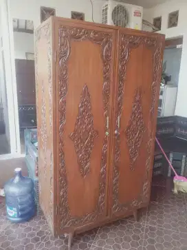 Lemari jati lawas