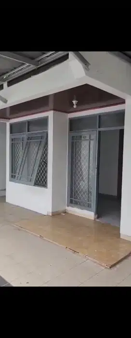Dijual rumah ditaman surya 2 jakbar