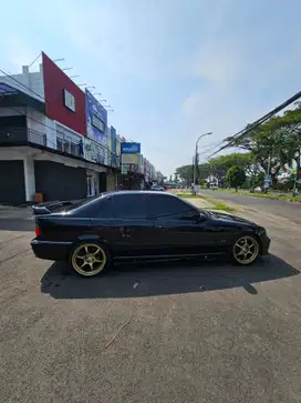 BMW 323i 1996 Bensin