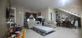 Rumah 2 lantai mewah full ac jual cepat