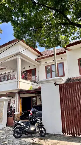 Kos Tengah Kota Malang  50 Kamar Parkir Luasss