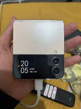 Samsung Z FLIP 4 SEIN (JUAL CEPAT)