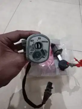Kunci kontak dan jok beat fi