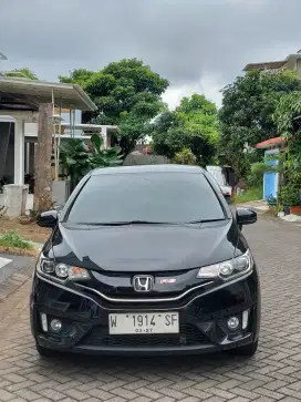 Jazz 1.5 GK 5 VTEC Hitam MT