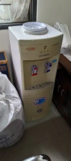 Dispenser Galon + Pendingin Cold n Hot Water UCHIDA