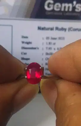 Batu Ruby merah
