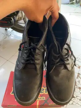 Sepatu safety boykend