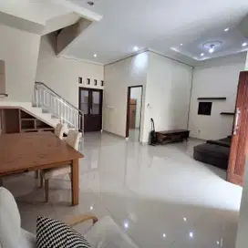 Dijual Rumah Cirendeu Dekat Sekolah Labschool
