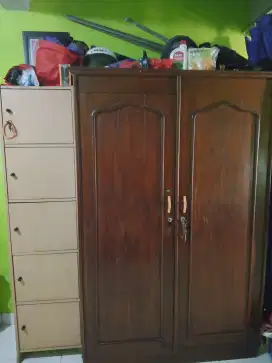 Lemari kayu jati