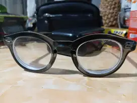 Frame kaca mata merek moscot